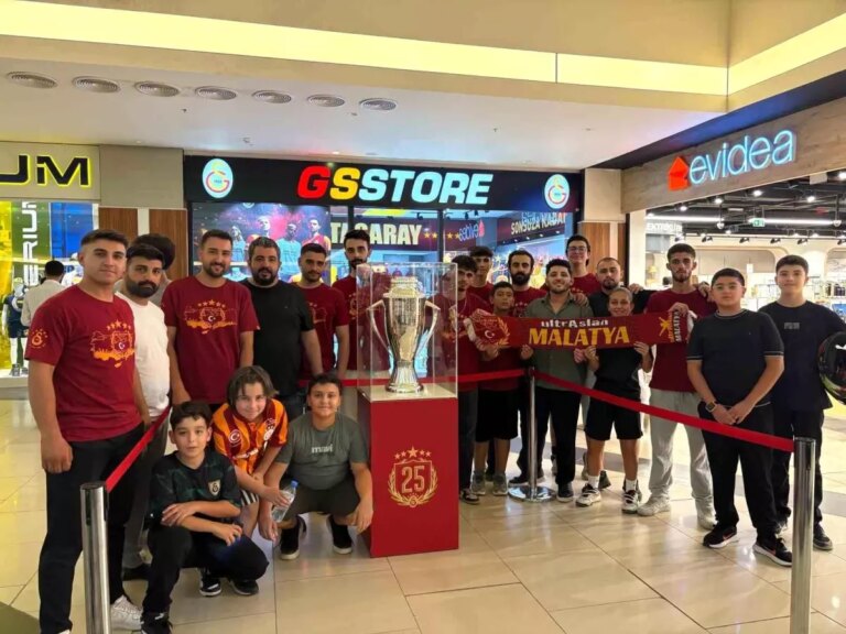galatasarayin 25 kupasi malatyada sergilendi OkPIHsYI
