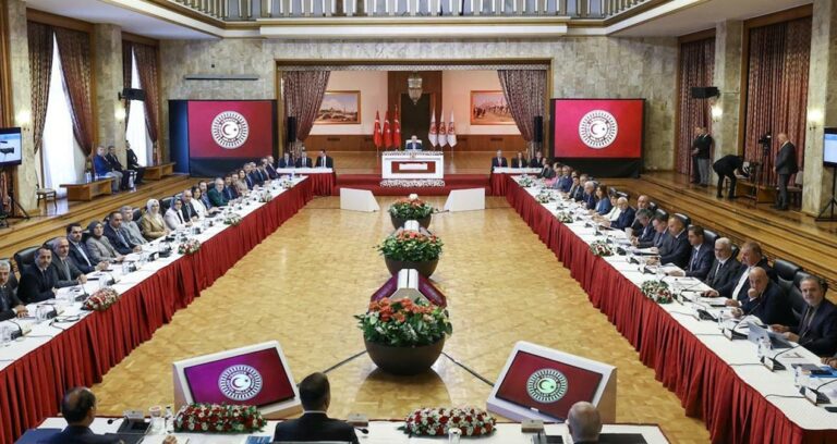 komisyonun ucuncu toplantisi bugun bos koltuklar akp chp ve dem partiye gitti J27pGLXG