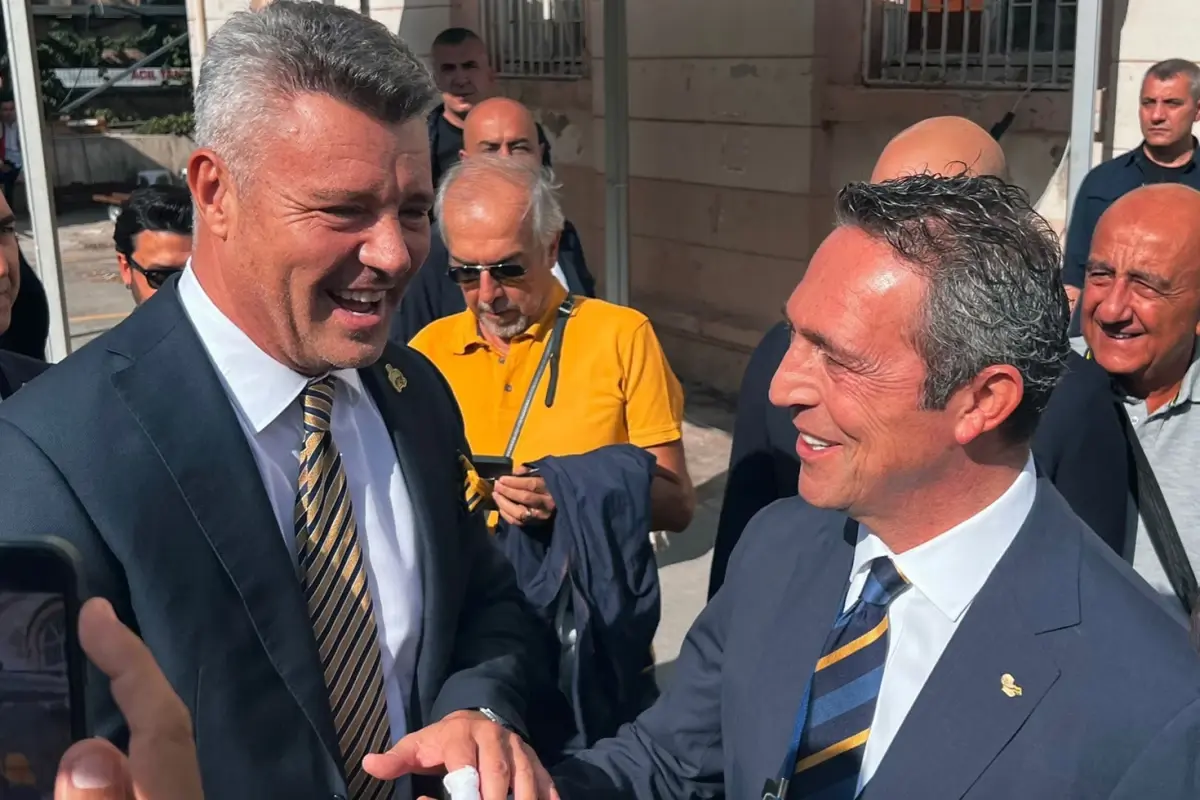 ali koc ve sadettin saran selamlasti ne oldu parmagina 4T5v6tvS