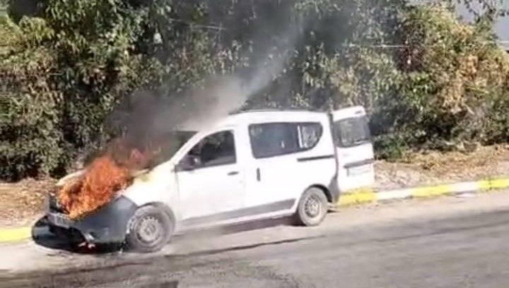 arac seyir halindeyken alev aldi sP6CIf9Q