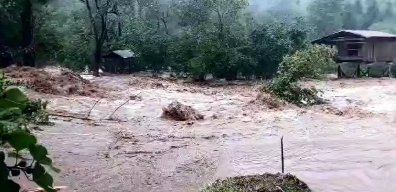 artvinde sel ve heyelan ulasim kesildi 13sb1AWp