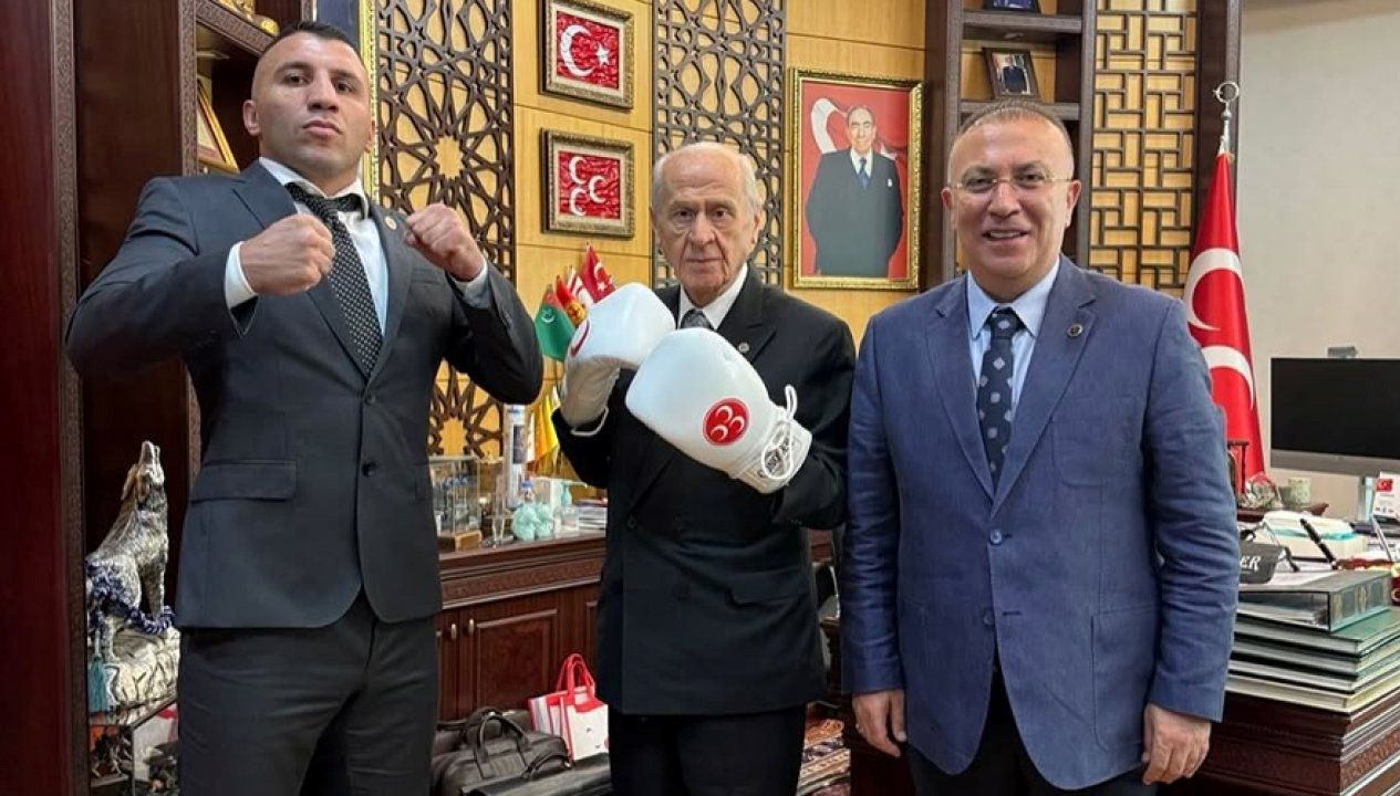 bahceli boks eldivenini giydi 3QbDsiie