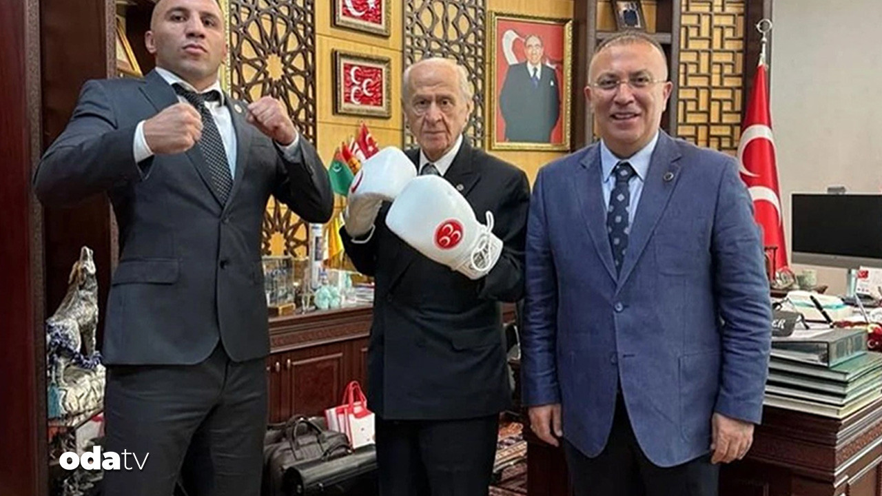 Boks şampiyonundan MHP ziyareti: Bahçeli eldivenleri taktı boks sampiyonundan mhp ziyareti bahceli eldivenleri takti TzEN9yUS
