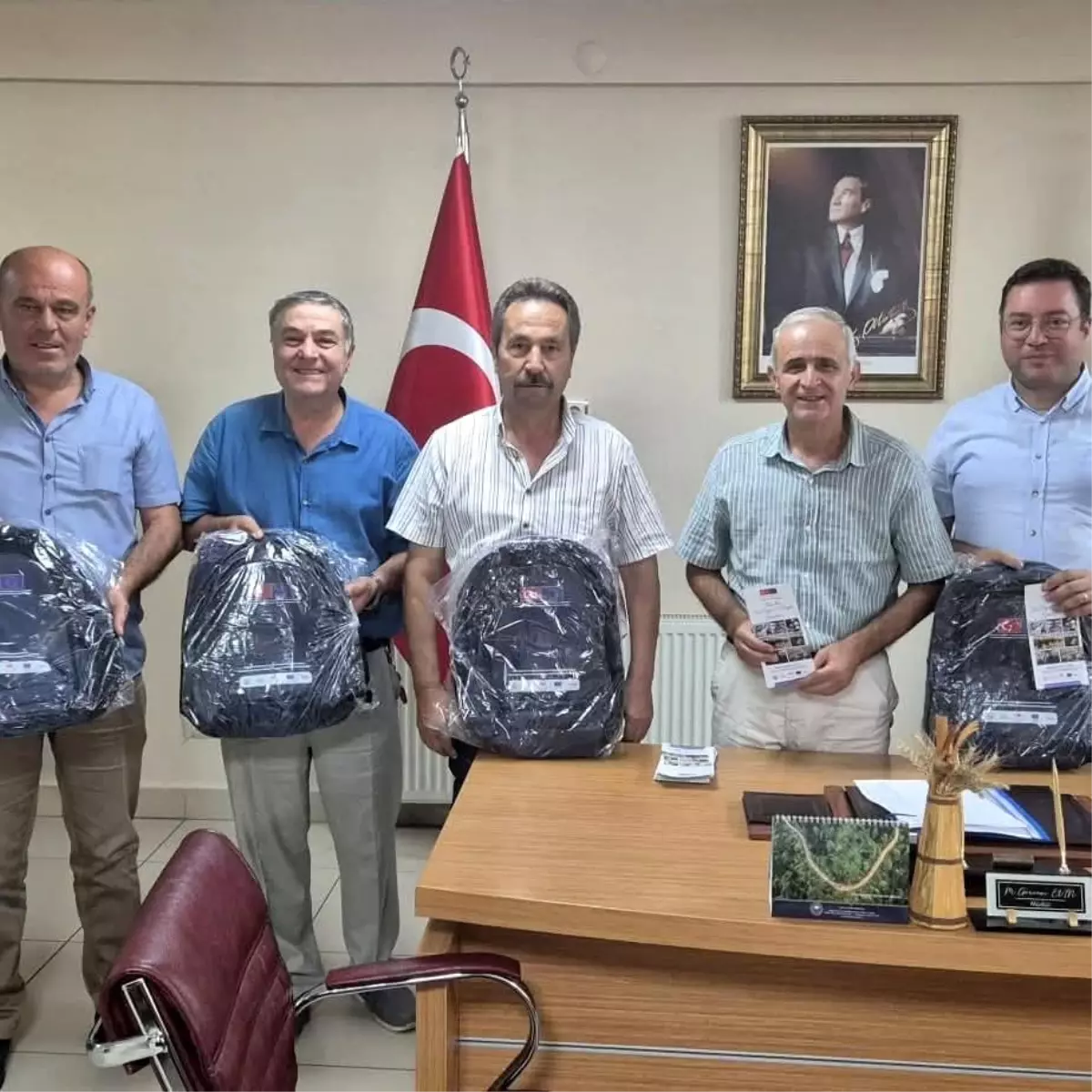 tekirdagda kirsal ogrencilere egitim malzemesi dagitimi evBrMnVH