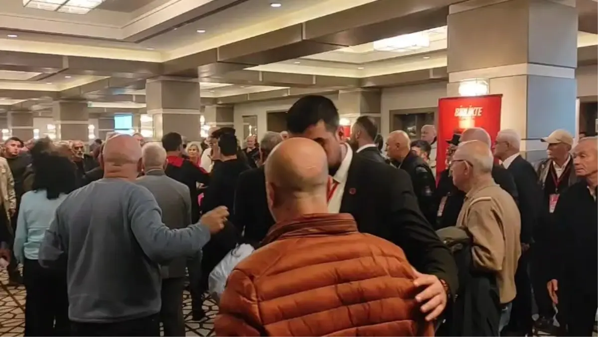 chp kongresinde kavga iki yarali nYdwuaXC.jpg