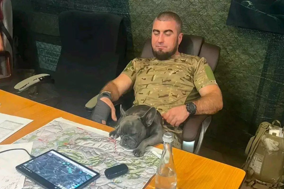 fotografa bakanlar hemen fark etti ukraynali komutandan skandal hata mkfbIjvF.jpg