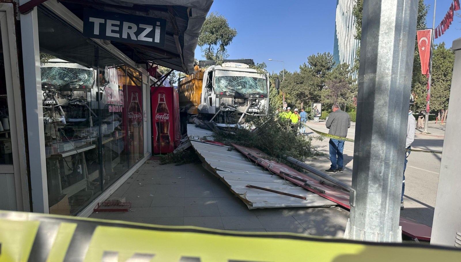 freni bosalan kamyon 7 is yerine carpti surucu yarali Vq19GpUL