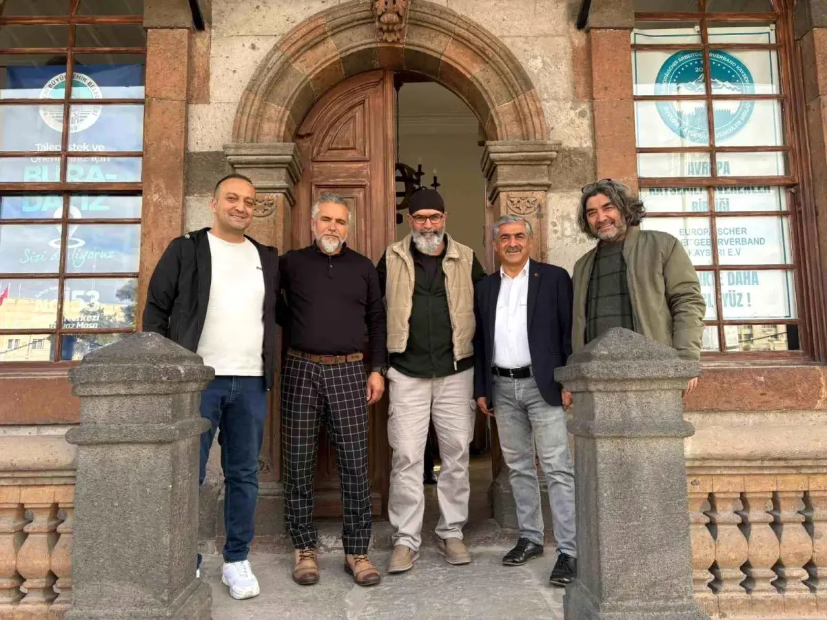 ihsan kilictan avrupali turkler icin irtibat burosu cagrisi ggqdB8mA.jpg