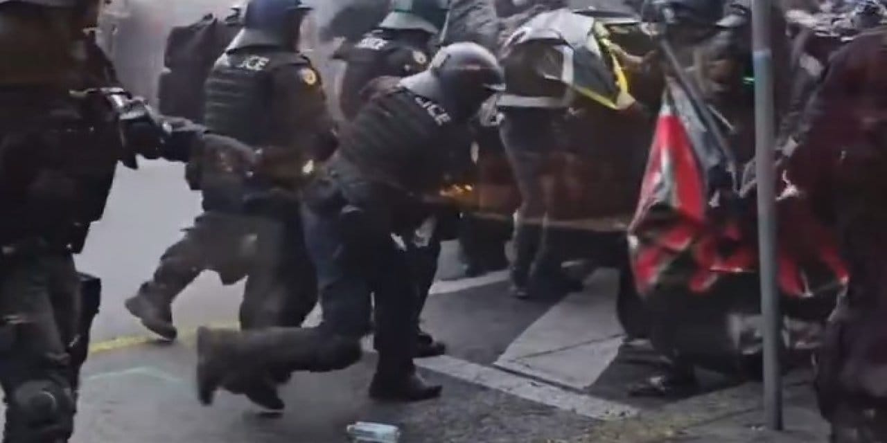 İsviçre’de Filistin’e destek gösterilerine polis saldırdı isvicrede filistine destek gosterilerine polis saldirdi zLxFhLhl.jpg