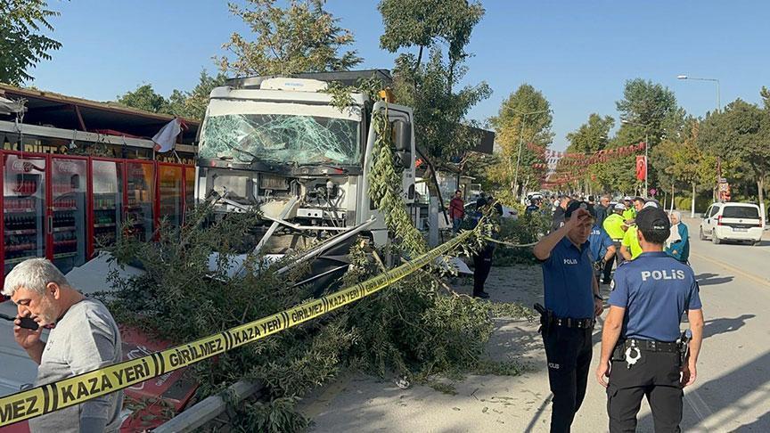 malatyada korkunc kaza kamyon 7 is yerine carpti mOVRbtRK