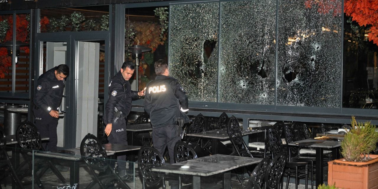 motosikletli saldirganlar ankarada bir is yerini kursunladi nSGKyRLQ.jpg