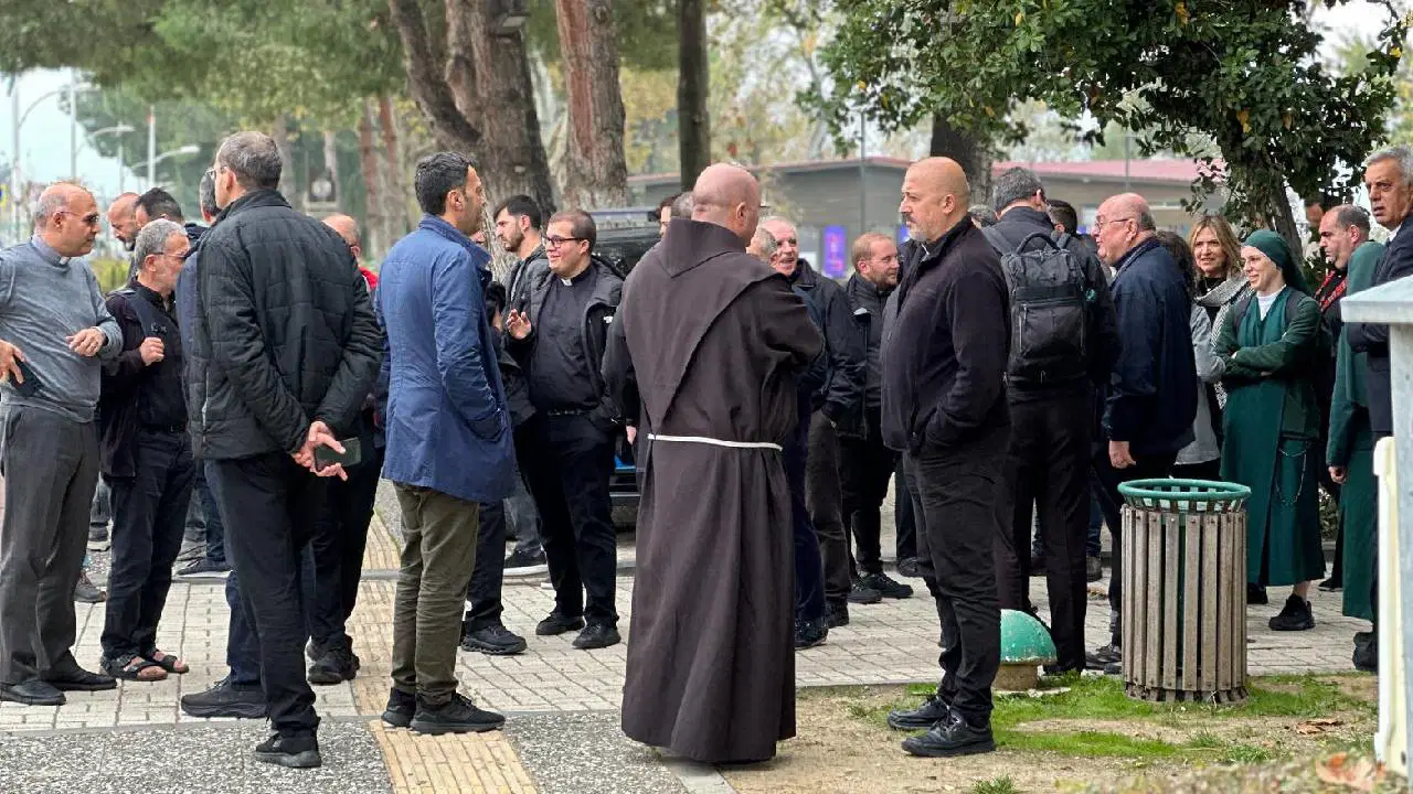 vatikan heyeti papanin ziyareti oncesi iznikte EHYiuIPx.jpg