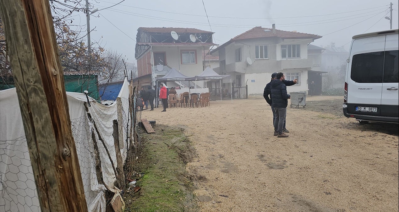 Tartıştığı arkadaşını evinin önünde vurdu