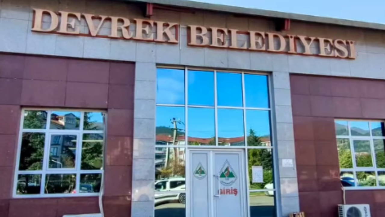 devrek-belediyesi-davasinda-ilk-durusma-tamamlandi-eski-baskanin-ev-hapsi-kaldirildi-FRISzshZ