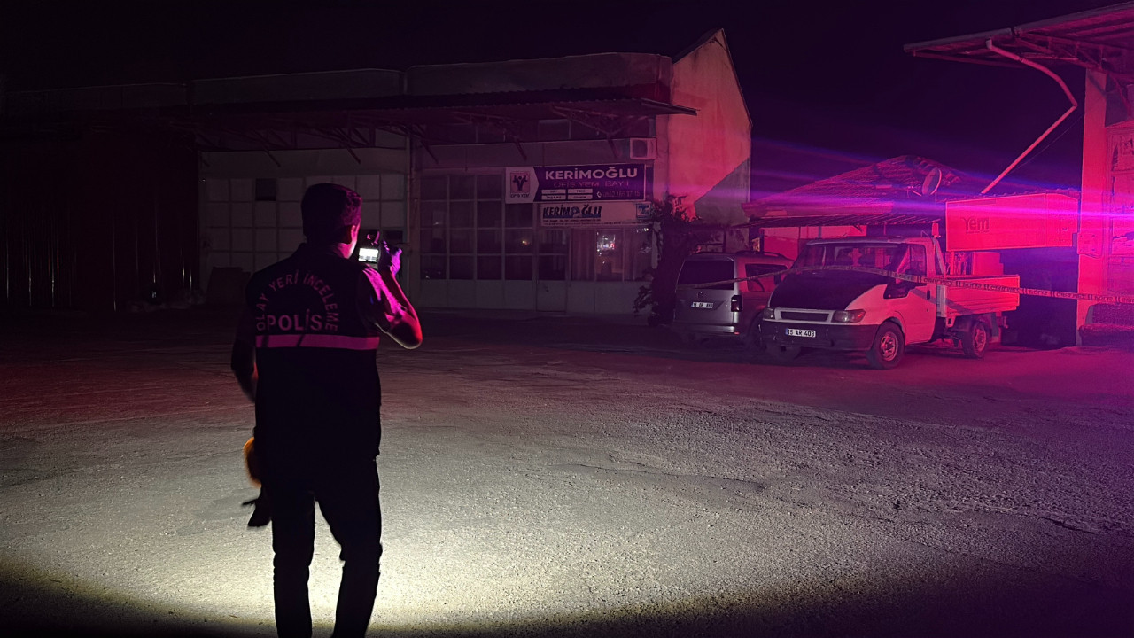 Park halindeki kamyonetten düştü: Ağır yaralandı Haber gorseli