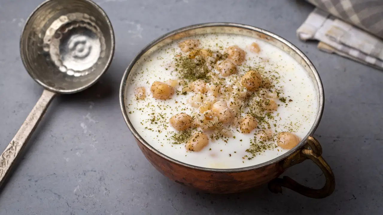 Sıcaklarda iç ferahlatan soğuk ayran aşı çorbası tarifi.. Img