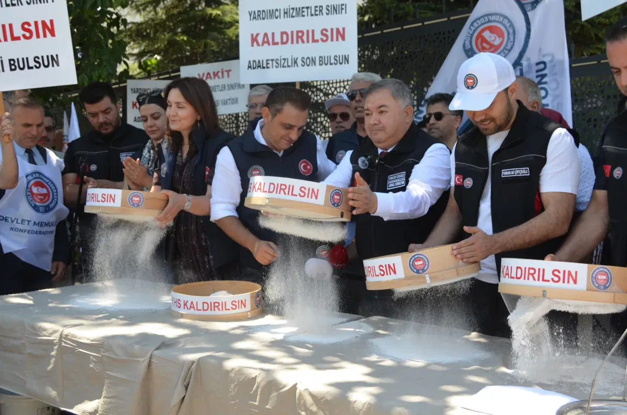Memurlardan ‘YHS kaldırılsın’ eylemi: Kamu bu sınavdan geçmek durumundadır Img
