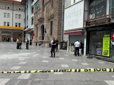 Konyada kuyumcuda dehset borc tartismasi silahli saldiriya donustu 3bx5pubT
