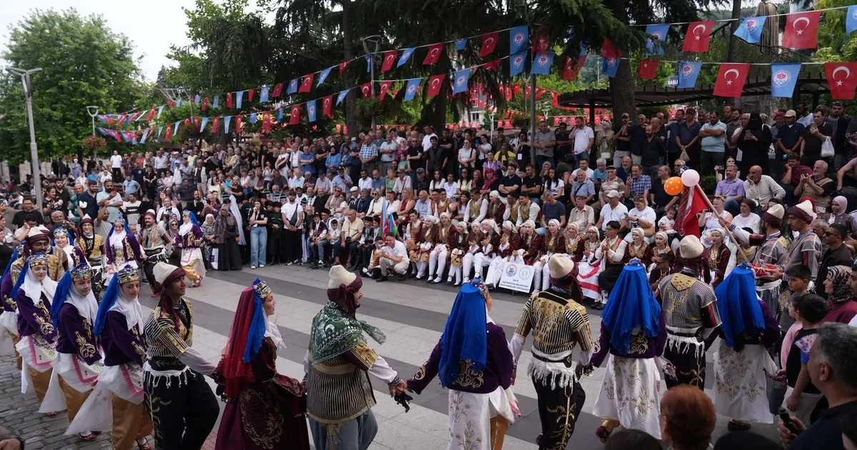 Trabzon’da Uluslararası Horon Festivali’ne yoğun ilgi Trabzonda uluslararasi horon festivaline yogun ilgi zswglnRw