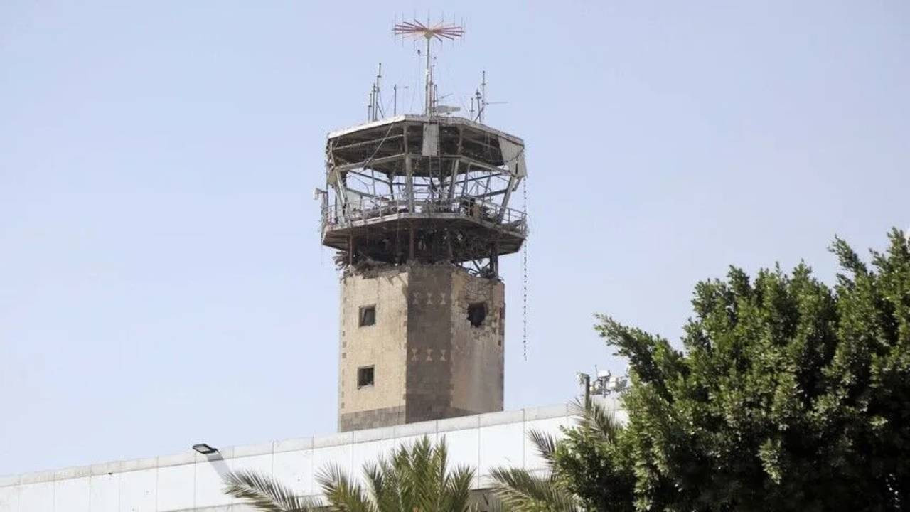 Yemen’de tansiyon yükseldi! İran uçağını durdurmak için havalimanı hedef alındı Yemende tansiyon yukseldi iran ucagini durdurmak icin havalimani hedef alindi dcqhgZvK